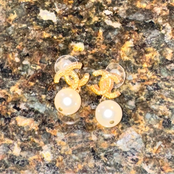 Chanel CC Pearl Drop Stud Earrings - Picture 3 of 7